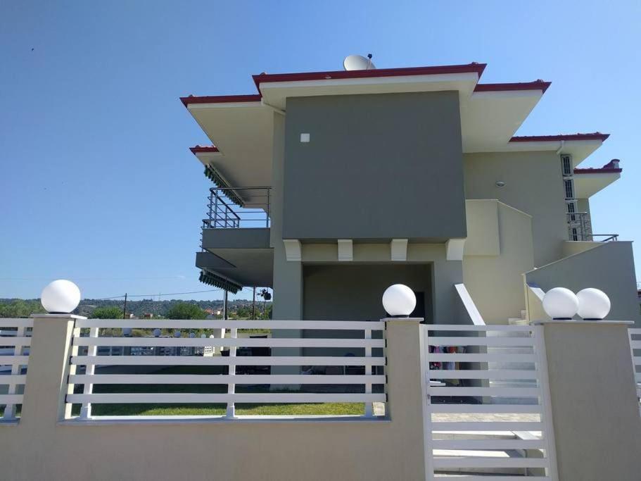 Orange Apartment นิกิติ ภายนอก รูปภาพ